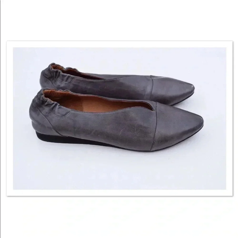 Chocolat Blue pointy toe Giza flats